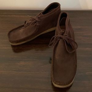 Clark Wallabee brown suede boots